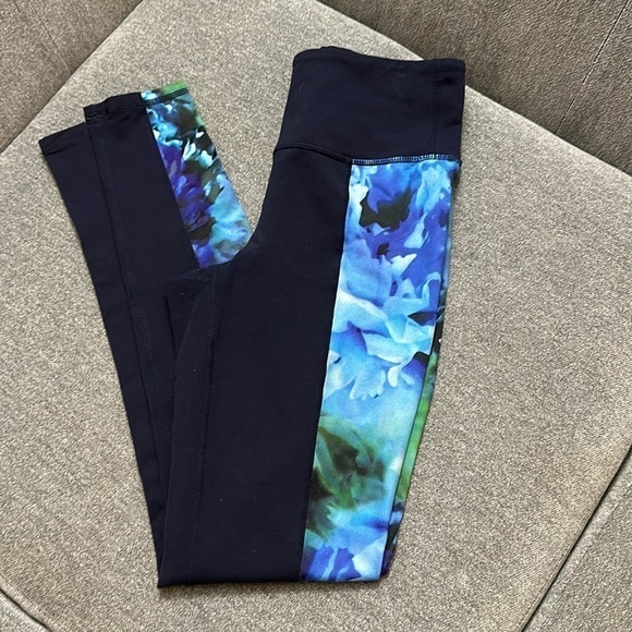 Athleta Leggings Navy Blue with Green/Blue Floral Accents Size Small - Picture 7 of 7